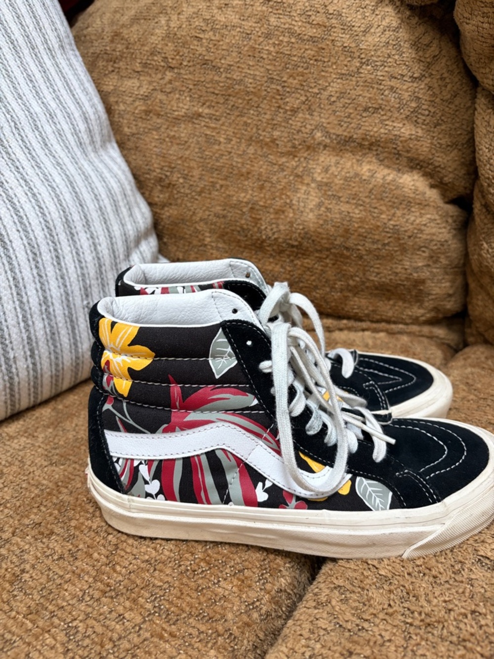 Vans Womens High-Top Sneakers in Floral design. 6.5